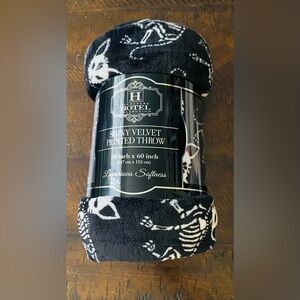 BRAND NEW! Hotel Collection Throw